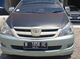 Dijual mobil bekas Toyota Kijang Innova E 2.0 , Jawa Timur  9