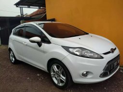 Jawa Barat, Ford Fiesta S 2010 kondisi terawat 5