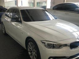 Dijual Cepat BMW 3 Series 320i 2017 Istimewa di DKI Jakarta 3