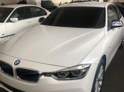 Dijual Cepat BMW 3 Series 320i 2017 Istimewa di DKI Jakarta 1