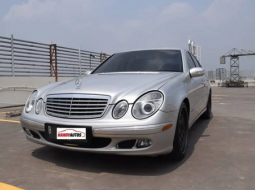 Dijual Cepat Mercedes-Benz E-Class 260 2005 di DKI Jakarta 3