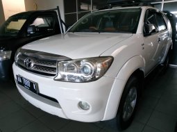 Dijual Mobil Bekas Toyota Fortuner G 2011 di DIY Yogyakarta 9