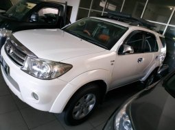 Dijual Mobil Bekas Toyota Fortuner G 2011 di DIY Yogyakarta 7