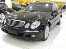 Dijual Cepat Mercedes-Benz E-Class 260 2003 di DKI Jakarta 3