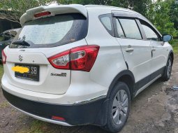 DIY Yogyakarta, Mobil bekas Suzuki SX4 S-Cross 2013 Dijual  4