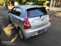 Dijual Mobil Bekas Toyota Etios Valco E 2013 di Bekasi 1