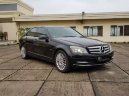 Dijual Cepat Mercedes-Benz C-Class C 300 2010 di DKI Jakarta 4