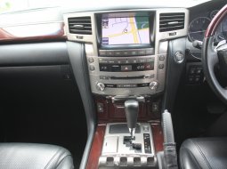 Dijual Mobil Lexus LX 570 2012 Kondisi Istimewa di DKI Jakarta 3