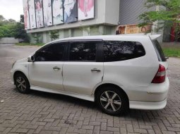 Mobil Nissan Grand Livina 2012 Highway Star terbaik di Jawa Barat 1