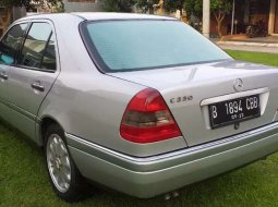 Mobil Mercedes-Benz C-Class 1997 230 terbaik di Banten 3