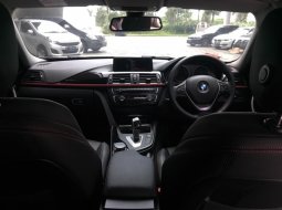 Dijual Mobil BMW 3 Series 320i 2015 Terawat di DKI Jakarta 9