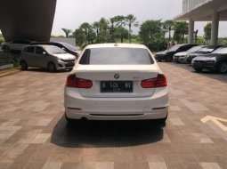 Dijual Mobil BMW 3 Series 320i 2015 Terawat di DKI Jakarta 8