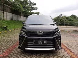 Jual Mobil Bekas Toyota Voxy 2017 di Bogor 5