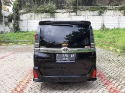 Jual Mobil Bekas Toyota Voxy 2017 di Bogor 2