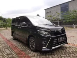 Jual Mobil Bekas Toyota Voxy 2017 di Bogor 1