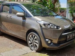 Jual mobil bekas murah Toyota Sienta V 2019 di Bali 2