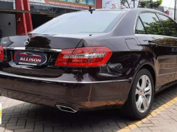 Dijual Mobil Mercedes-Benz E-Class E 300 2012 di Tangerang Selatan 2