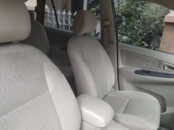 Mobil Toyota Kijang Innova 2011 E 2.0 terbaik di DKI Jakarta 12