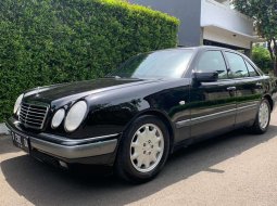 Banten, jual mobil Mercedes-Benz E-Class E 320 1997 dengan harga terjangkau 4