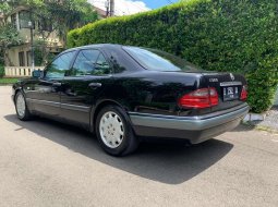 Banten, jual mobil Mercedes-Benz E-Class E 320 1997 dengan harga terjangkau 1