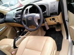 Jual Mobil Bekas Toyota Hilux V AT 2015, Bekasi 4