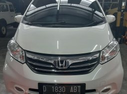 Jual Mobil Bekas Honda Freed PSD 2014 di Jawa Barat 7