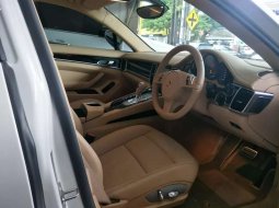 Mobil Porsche Panamera 2012 dijual, Jawa Timur 4