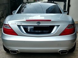 Dijual Mobil Mercedes-Benz SLK 200 2011 Kondisi Istimewa di DKI Jakarta 4