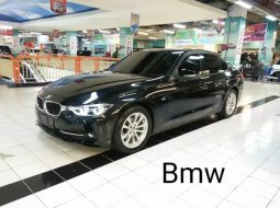 Dijual Cepat BMW 3 Series 320i AT 2016 di Jawa Timur 6