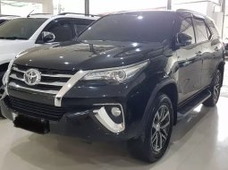 Jual Mobil Bekas Toyota Fortuner VRZ AT 2017 di Bekasi 2