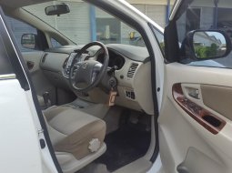 Dijual Cepat Toyota Kijang Innova 2.0 V AT 2015 di Bekasi 9