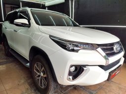 Dijual Cepat Toyota Fortuner VRZ 2.4 AT 2017 Putih, DKI Jakarta 7