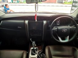 Dijual Cepat Toyota Fortuner VRZ 2.4 AT 2017 Putih, DKI Jakarta 3