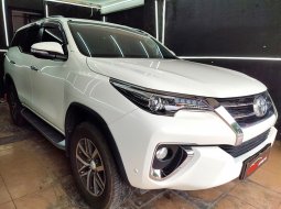 Dijual Cepat Toyota Fortuner VRZ 2.4 AT 2017 Putih, DKI Jakarta 2