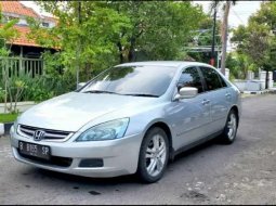 Mobil Honda Accord 2004 VTi-L terbaik di Jawa Timur 5