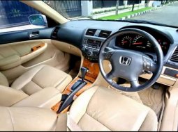 Mobil Honda Accord 2004 VTi-L terbaik di Jawa Timur 4