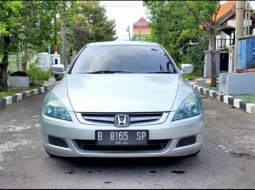 Mobil Honda Accord 2004 VTi-L terbaik di Jawa Timur 3