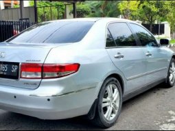 Mobil Honda Accord 2004 VTi-L terbaik di Jawa Timur 1