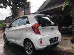 Mobil Kia Picanto 2013 SE terbaik di Jawa Timur 4