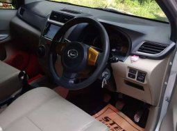 Mobil Daihatsu Xenia 2014 R STD terbaik di Jawa Timur 4