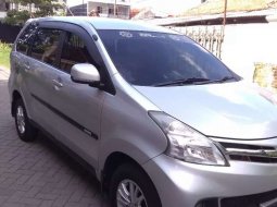 Mobil Daihatsu Xenia 2014 R STD terbaik di Jawa Timur 1