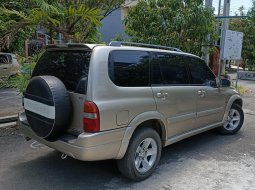 Jual mobil Suzuki Grand Escudo XL-7 V6 2.5 Automatic 2004 bekas, Jawa Timur 5