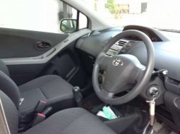 Jawa Timur, jual mobil Toyota Yaris E 2011 dengan harga terjangkau 9