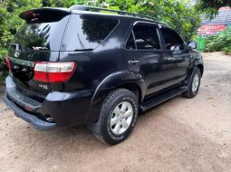 Mobil Toyota Fortuner 2011 G terbaik di Pulau Riau 4