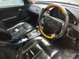 Dijual mobil bekas Mercedes-Benz C-Class C 180, Bali  3