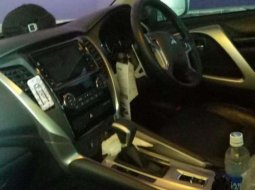 Dijual mobil bekas Mitsubishi Pajero Sport 2.5L Dakar, Jawa Timur  12