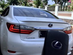 Dijual mobil Lexus ES 300h Hybrid 2016 terbaik, Jawa Timur Surabaya 2