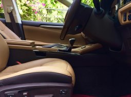 Dijual mobil Lexus ES 300h Hybrid 2016 terbaik, Jawa Timur Surabaya 4
