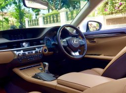Dijual mobil Lexus ES 300h Hybrid 2016 terbaik, Jawa Timur Surabaya 5