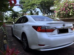 Dijual mobil Lexus ES 300h Hybrid 2016 terbaik, Jawa Timur Surabaya 6